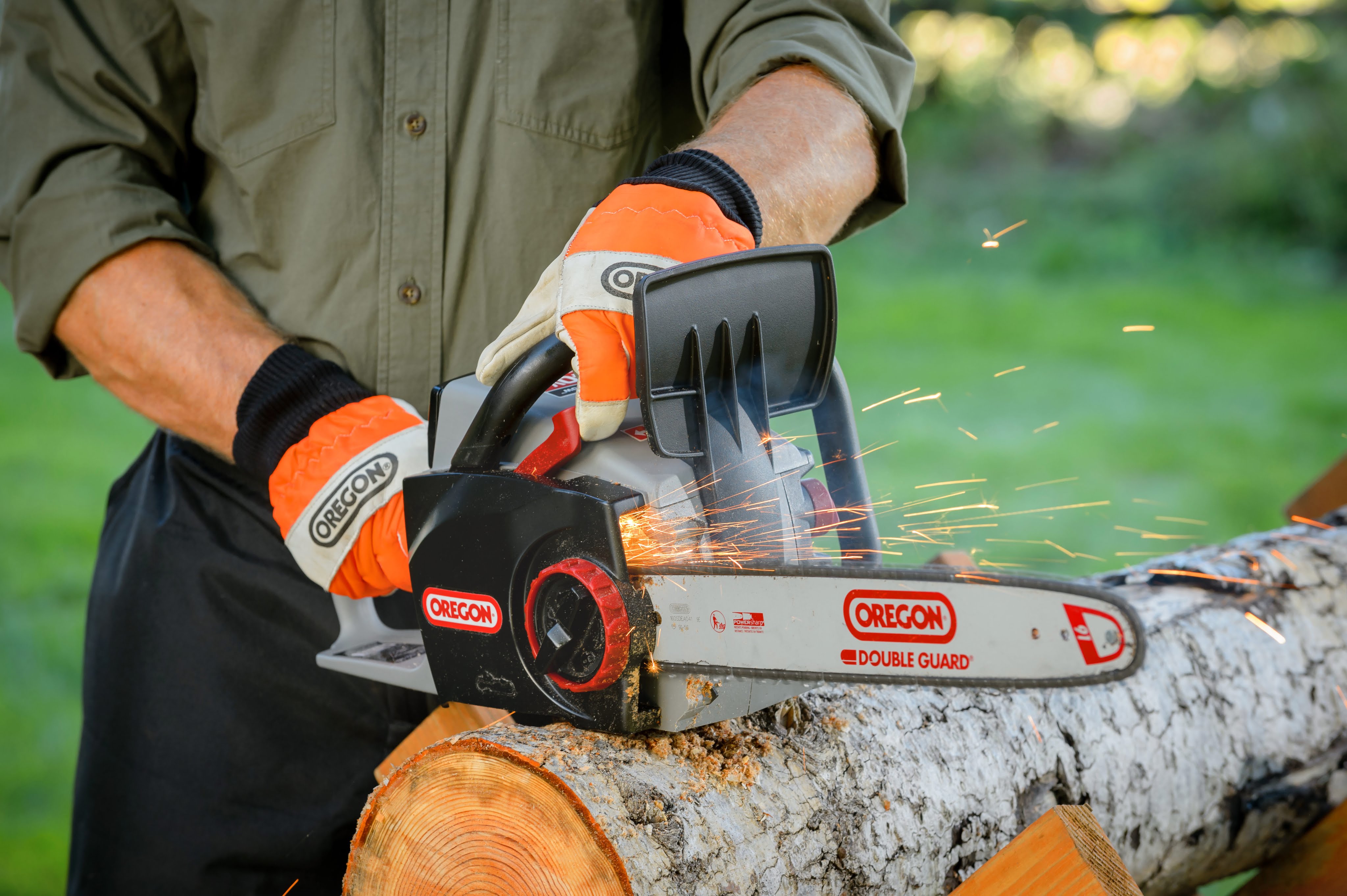 Charging chainsaw. Электропила Oregon cs1500. Цепная электрическая пила Oregon cs1500. Цепная пила Oregon cs300. Электропила Oregon cs1500 18".
