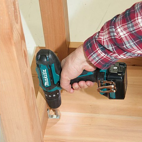 Шуруповерт аккумуляторный Makita DF331DWYE Шуруповерт аккумуляторный Makita DF331DWYE