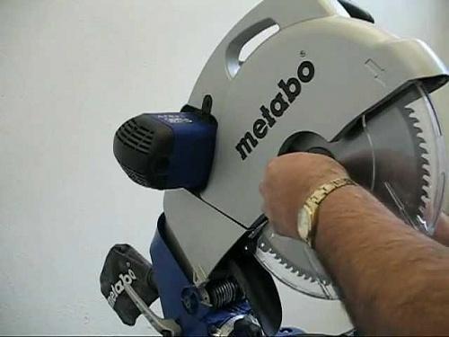 Торцовочная пила Metabo KS305 PLUS (0103050100) Торцовочная пила Metabo KS305 PLUS (0103050100)